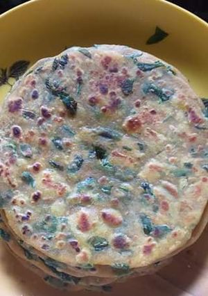 A picture of Tasty methi parantha.