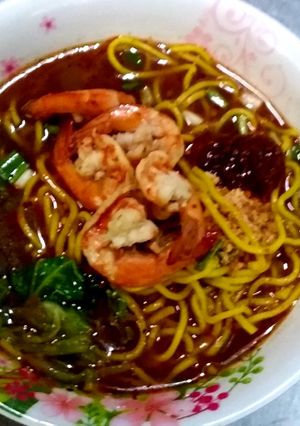รูปของ เส้นเหลืองต้มยำกุ้ง
