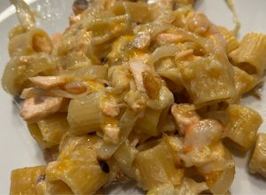 Una foto de Pasta con salmón, gambitas y salsa de queso batido en Airfryer Cosori