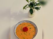 Une photo de gaspacho poivron concombre