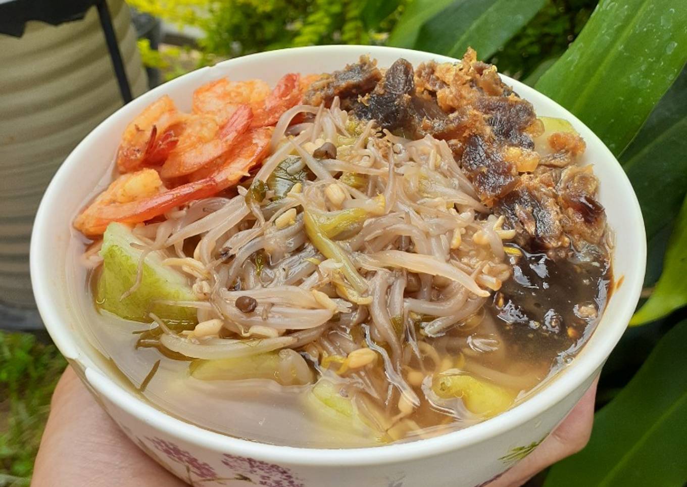 Lontong mie madura