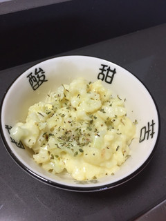 Una foto de Coliflor rápida con queso al microondas