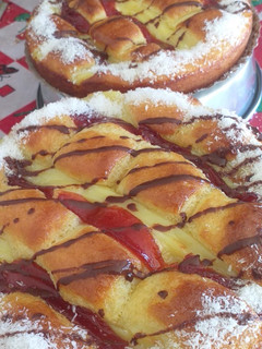 Una foto de Torta matera, con pastelera y membrillo