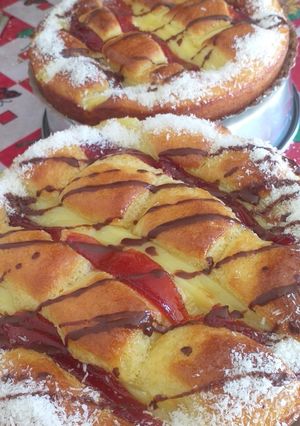 Una foto de Torta matera, con pastelera y membrillo