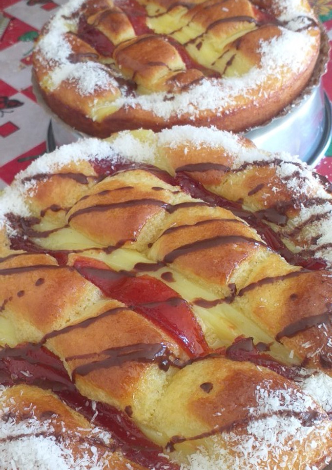 Una foto de Torta matera, con pastelera y membrillo