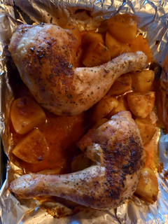 Una foto de Pollo Asado con Patatas a mi Estilo 🤤