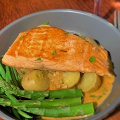 A picture of Salmon in cider.