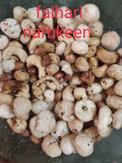 फलाहारी नमकीन (Falahari Namkeen recipe in hindi) रेसिपी मुख्य फोटो