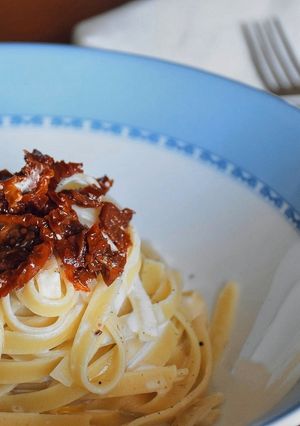 A picture of Cacio e Pepe with Sun-Dried Tomatoes in Oil.