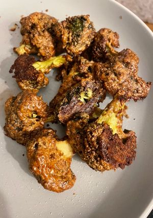 A picture of Tahini Coated Crispy Broccoli 🥦.