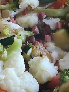 Una foto de Verduras salteadas con jamón
