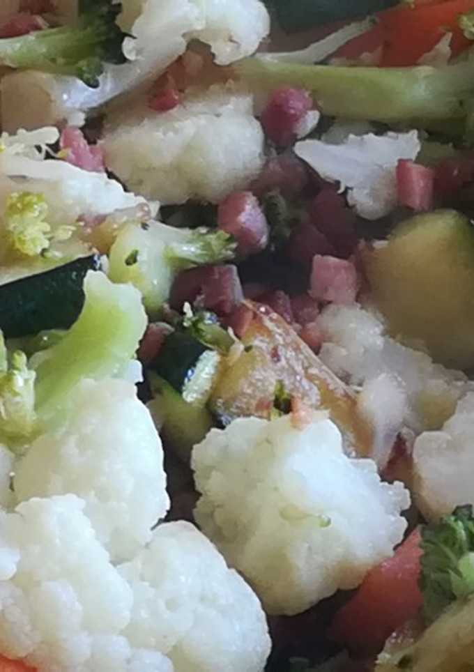 Una foto de Verduras salteadas con jamón