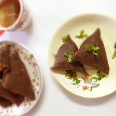 A picture of Crunchy crispy ragi samosa.