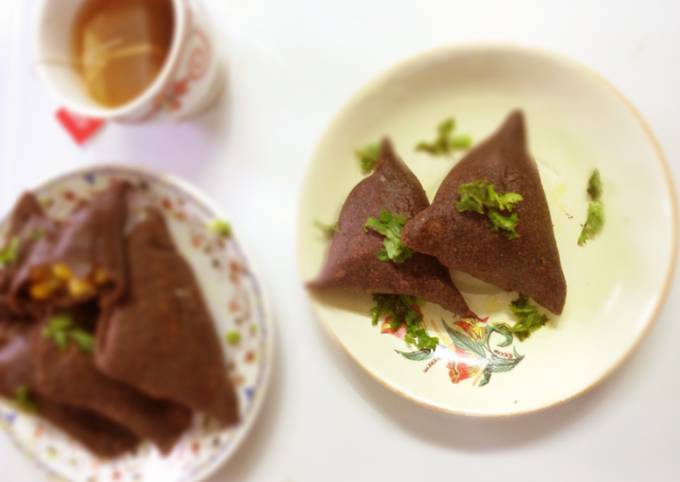 Crunchy crispy ragi samosa