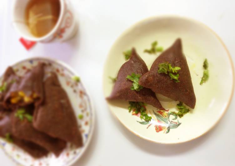 Crunchy crispy ragi samosa