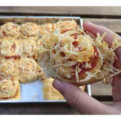 รูปของ Pizza Rolls