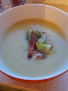 A picture of Simple leek and patato soup.