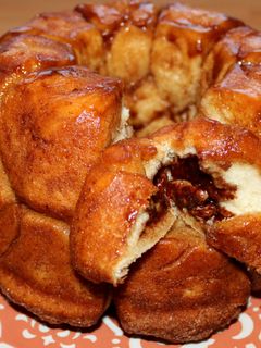 Csokoládéval töltött majomkenyér recept fotója