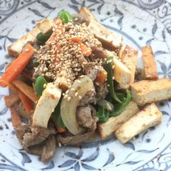 A picture of Japanese Beef Fry with Tofu and Vegetable.