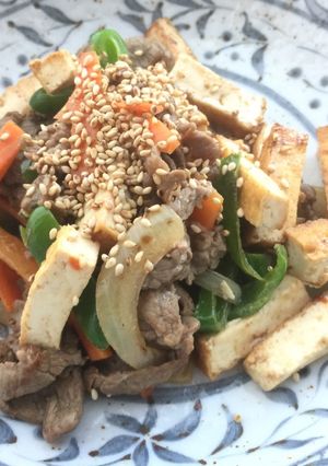 A picture of Japanese Beef Fry with Tofu and Vegetable.