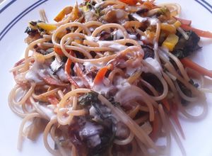 Una foto de Espaguetis a mi manera🍝🥙🍝🥗