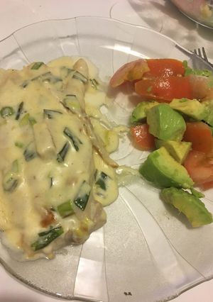 Una foto de Filet de merluza con crema de verdeo