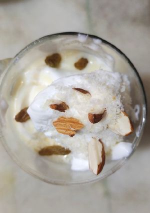 A picture of Mango shake with icecream.