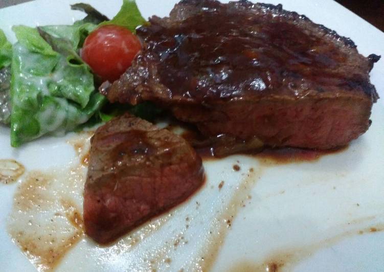 Cara Gampang Menyiapkan Medium rare steak BBQ sauce, Bikin Ngiler