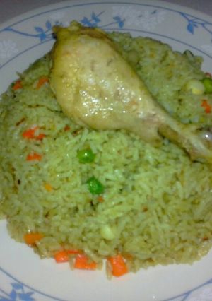 Una foto de Arroz con pollo en olla arrocera