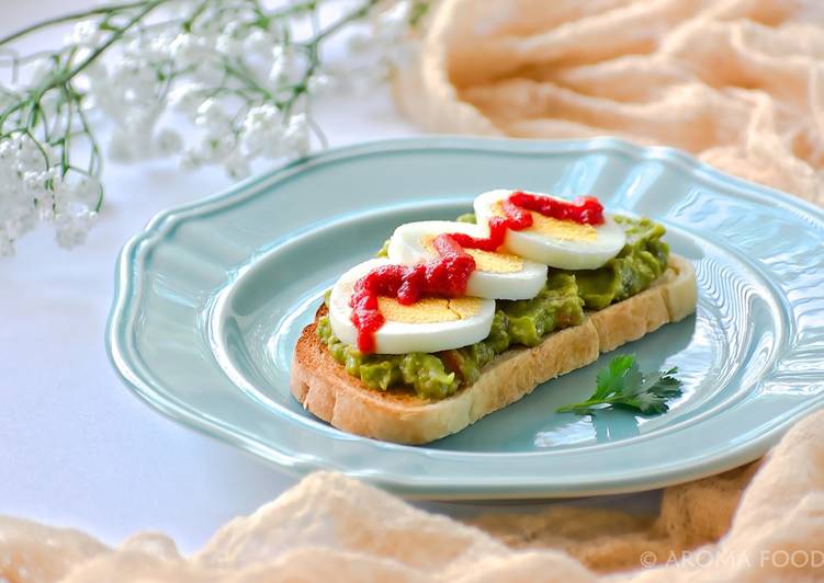 Avocado open faced sandwich