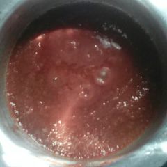 A picture of Hot and sweet sauce.