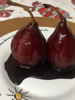 Una foto de Peras al vino tinto