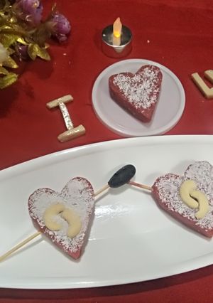 A picture of Strawberry khoya hearts.