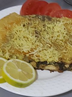 صورة لوصفة بسطيلة بالسبانخ و سمك السلمون