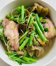 giò heo hầm đậu