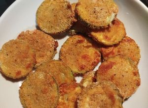 Une photo de Chips de courgettes à l'air fryer