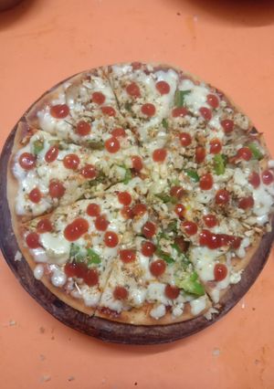 ચીઝ પિઝા (Cheese Pizza Recipe In Gujarati) રેસીપી મુખ્ય ફોટો