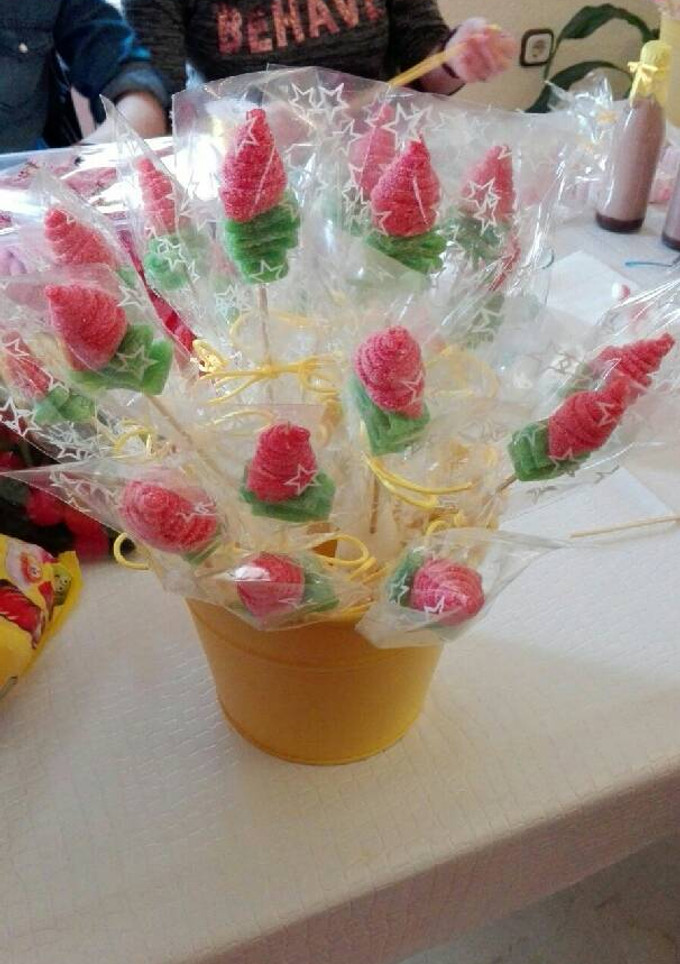 Una foto de 598. Brochetas de chuches