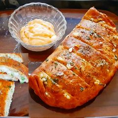 A picture of Cheese garlic bread (without yeast).