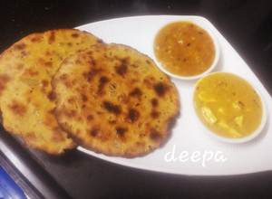 A picture of Punjabi missi roti.