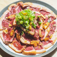A picture of Japanese-style rare roast beef.