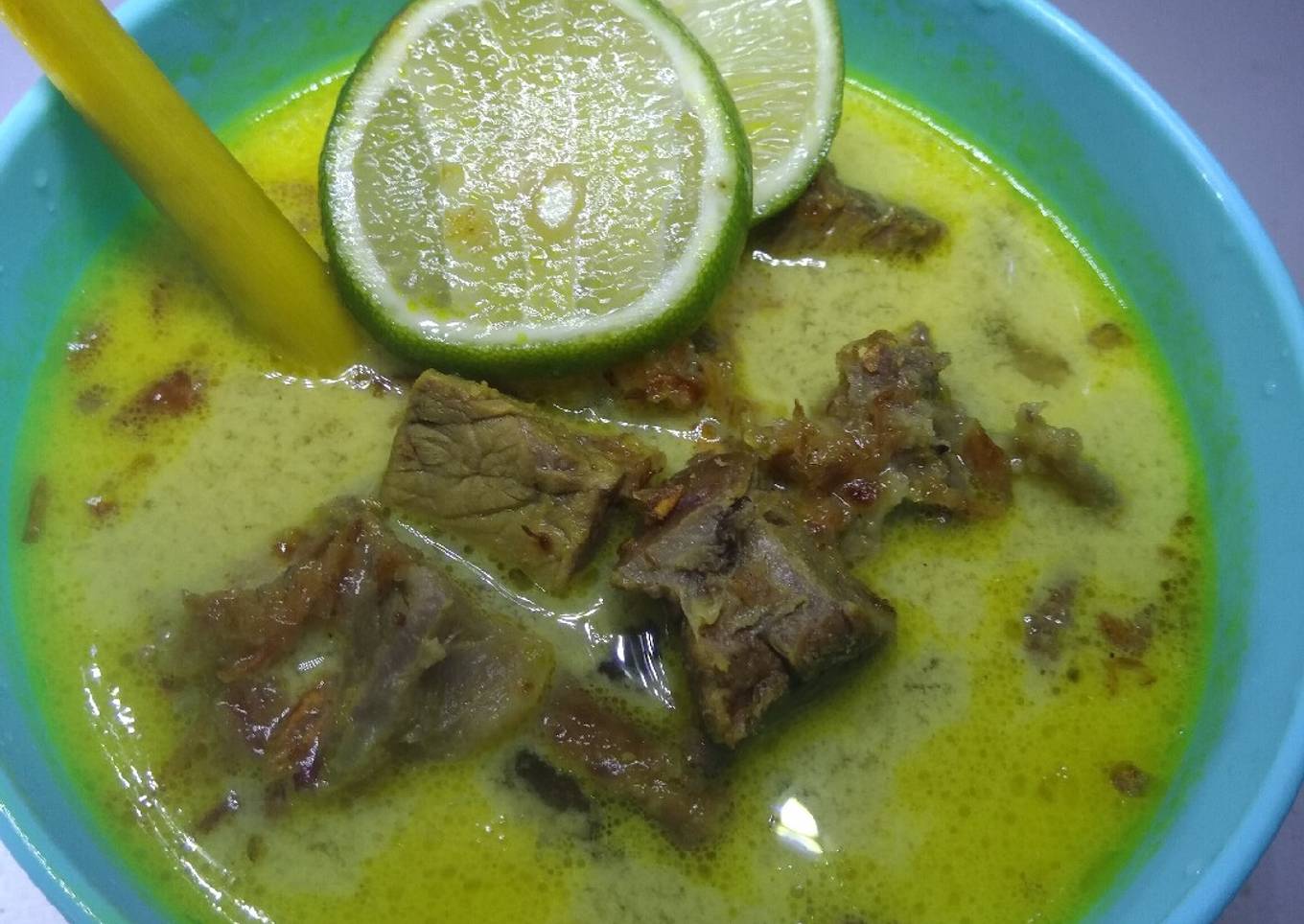 Soto daging kuah kuning