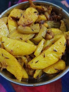 परवल आलू की सब्जी (parwal aloo ki sabzi recipe in Hindi) रेसिपी मुख्य फोटो
