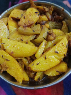 परवल आलू की सब्जी (parwal aloo ki sabzi recipe in Hindi) रेसिपी मुख्य फोटो