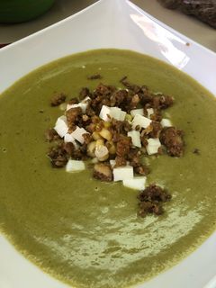 Una foto de Sopa  de  crema de chile Poblano a la Sonorense