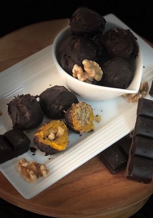 A picture of Walnut mango chocolate.
