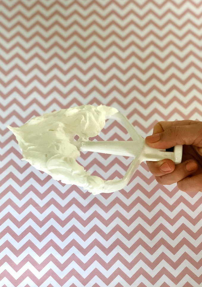 Una foto de Glasé Royal Icing con Albúmina para decorar Cookies 🍪