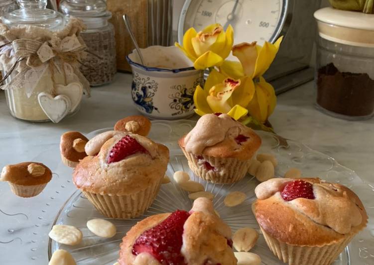 Muffin alle fragole e mandorle vegan