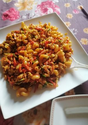 A picture of Veg chicken mecroni.