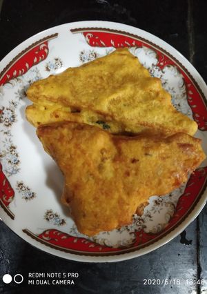 A picture of Bread pakoda.
